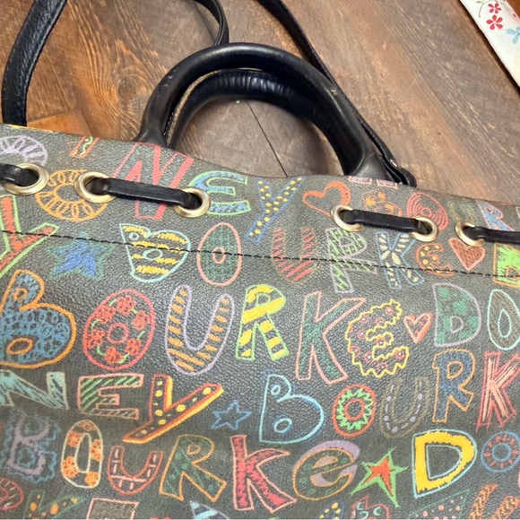 Vtg Dooney & Bourke Women’s Black Medium Snap closure Monogrammed Shoulder Bag. - Picture 11 of 16